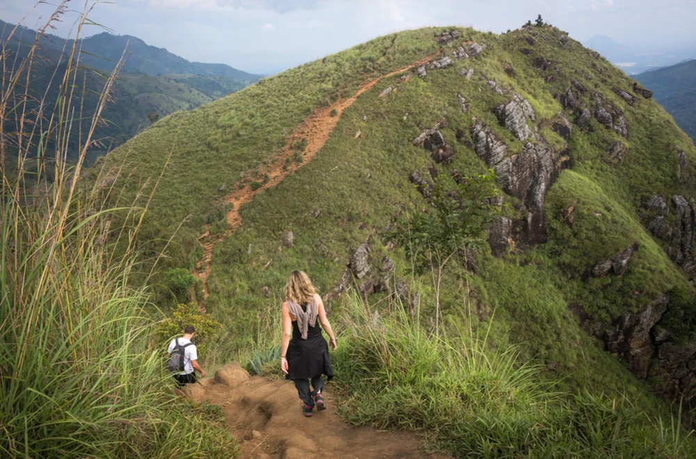 do-vacation-hiking-gal-2