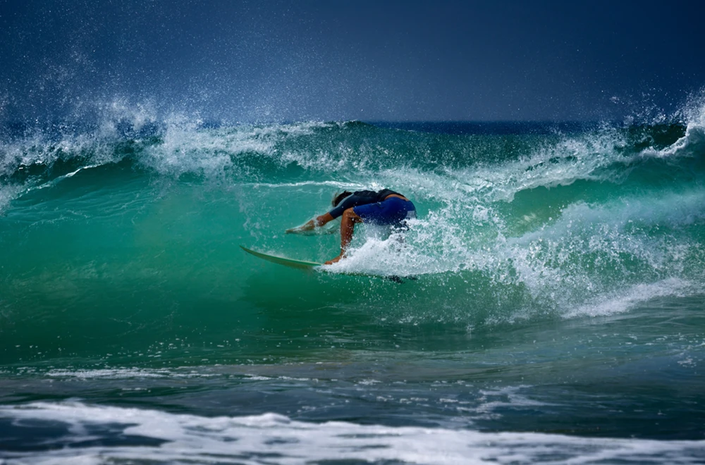 do-vacation-surfing-gal-2